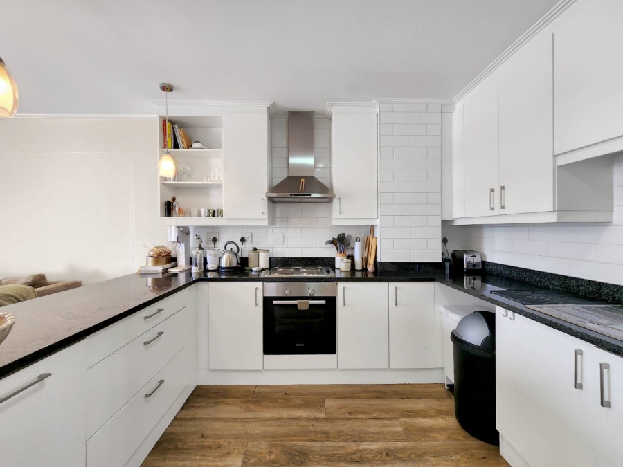 2 Bedroom Property for Sale in Vredehoek Western Cape